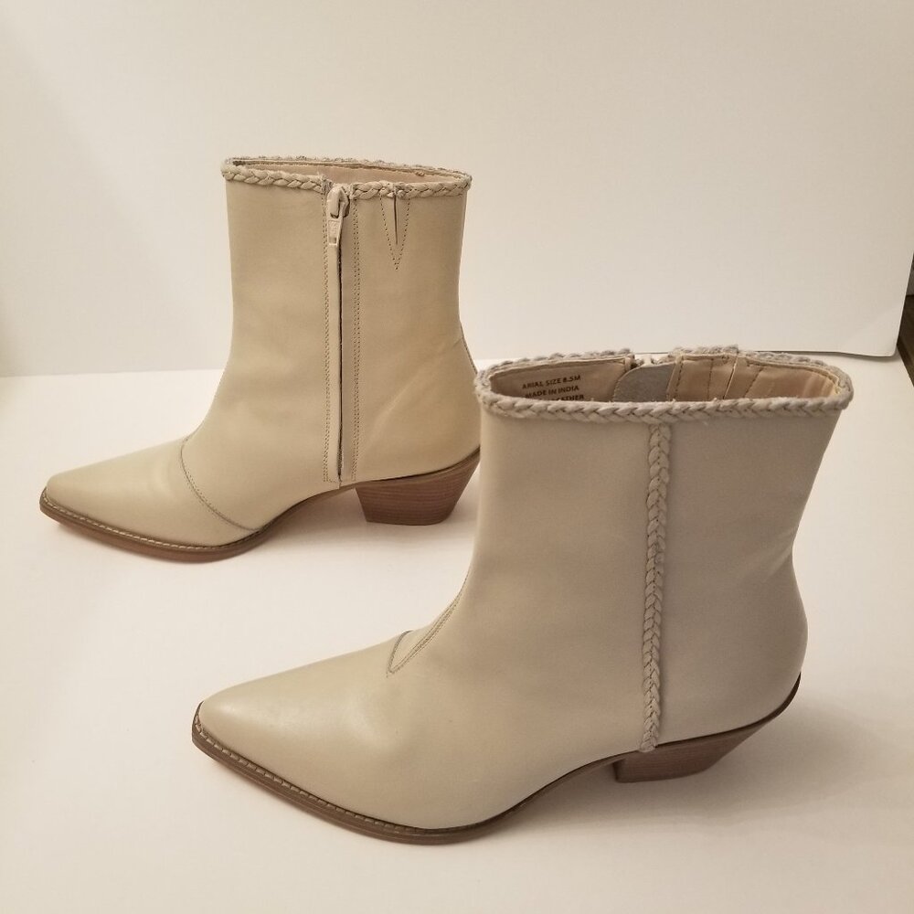 Coconuts By Matisse Arial Ivory Ankle Boots  size 8.5